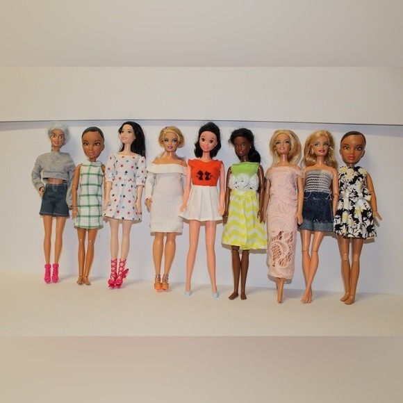 Lot of 9 Dolls - Picture 3 of 4